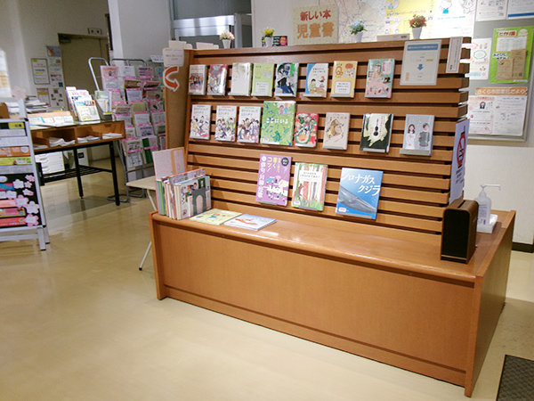 氏家図書館内観写真
