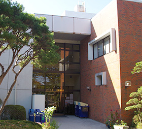氏家図書館外観